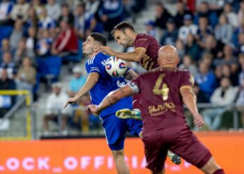 Piłkarze Wisły Płock i Piasta gliwice w trakcie meczu Ekstraklasy