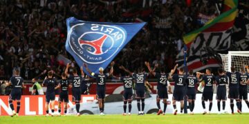 Piłkarze PSG dziękują kibicom