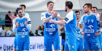 Zawodnicy Wisły Płock cieszą się na parkiecie