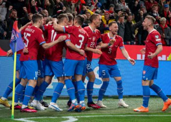 piłkarze reprezentacji czech cieszący się z bramki