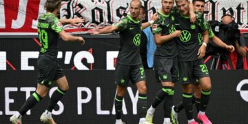 Piłkarze Wolfsburg na murawie