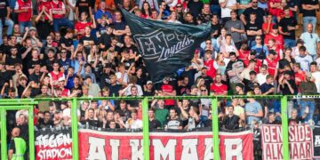 kibice podczas meczu holenderskiej Eredivisie