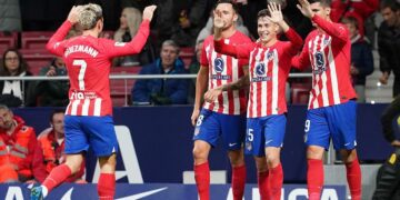 Antoine Griezmann, Saul Niguez, Rodrigo Riquelme i Alvaro Morata z Atletico Madryt świętują zdobycie gola podczas meczu La Liga