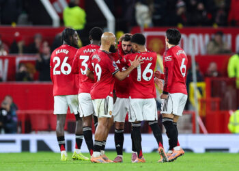 Zawodnicy Manchesteru United na boisku przed meczem z Newcastle