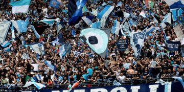 Kibice Napoli świętują na stadionie trzecie mistrzostwo