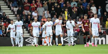 Gracze Tottenhamu świętują pierwszą bramkę swojej drużyny podczas meczu Premier League