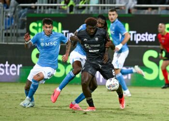 Zawodnicy Napoli i Cagliari na boisku