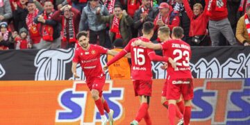 Zawodnicy Widzewa na boisku