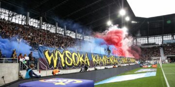 Kibice Pogoni Szczecin z oprawą