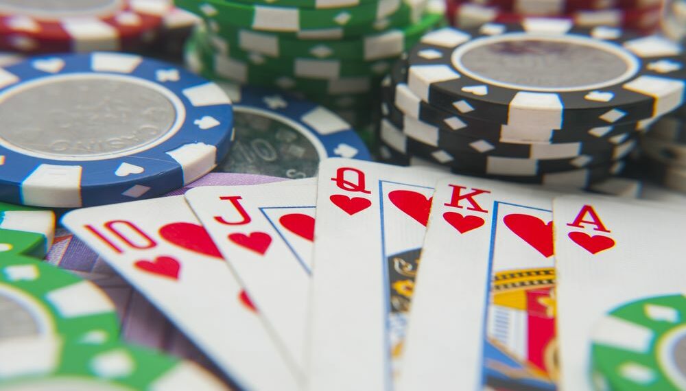 Pot oddsy i outy w pokerze. Co to jest?