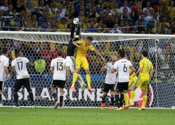 Piłkarze reprezentacji Niemiec i Ukrainy podczas meczu w 2016 roku