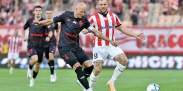 Zawodnicy Cracovii i Piasta na boisku