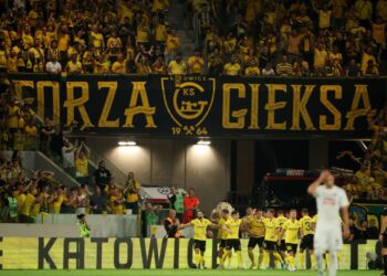 Piłkarze GKS Katowice podczas meczu na Nowej Bukowej