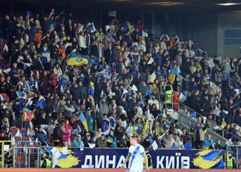 Kibice Dynami Kijów na stadionie