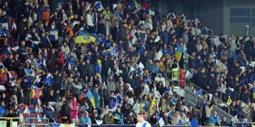 Kibice Dynami Kijów na stadionie