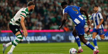 Piłkarze FC Porto i Sportingu Lizbona w meczu Ligi Portugalskiej