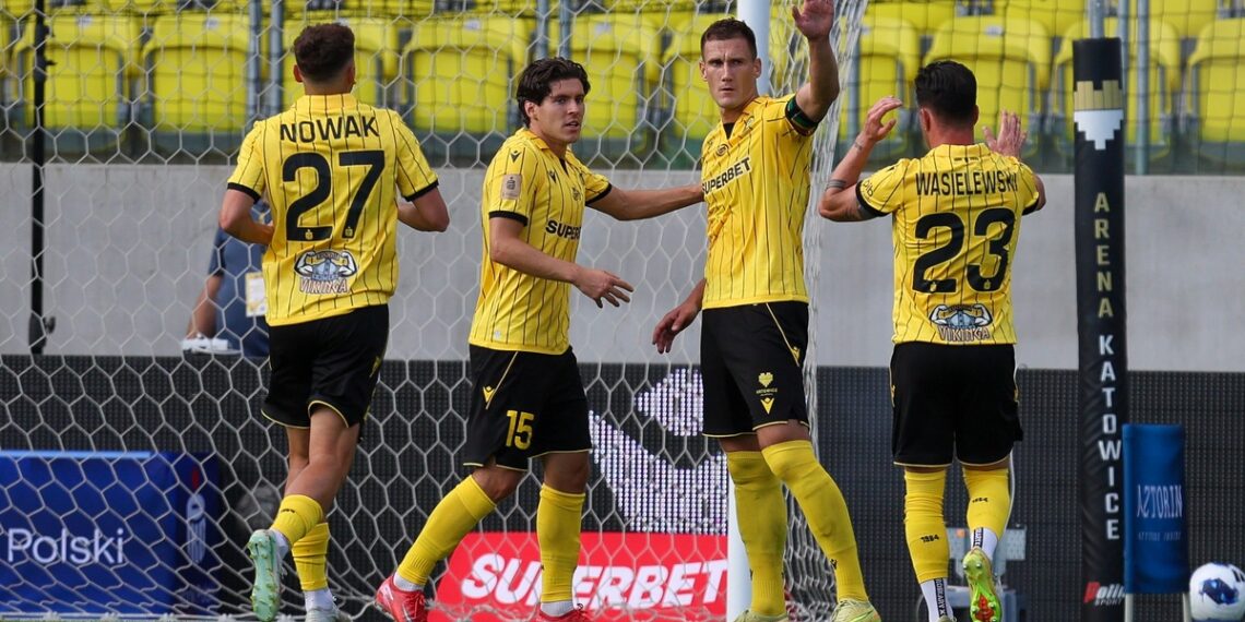 Zawodnicy GKS-u Katowice przed meczem z Cracovią