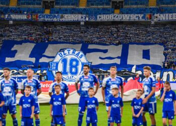 Piłkarze Ruchu Chorzów przed meczem na Stadionie Śląskim