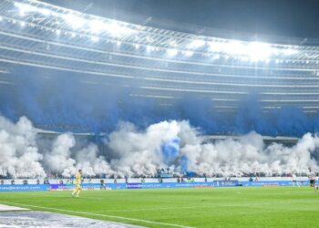 Kibice Ruchu Chorzów podczas meczu z Legią Warszawa na Stadionie Śląskim