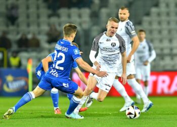 Piłkarze Lecha Poznań i Puszczy Niepołomice podczas meczu ligowego