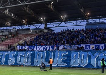 Kibice Ruchu Chorzów podczas meczu wyjazdowego z Polonią Warszawa