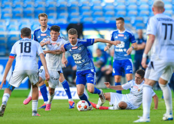 Zawodnicy Polonii Bytom i Ruchu Chorzów na boisku