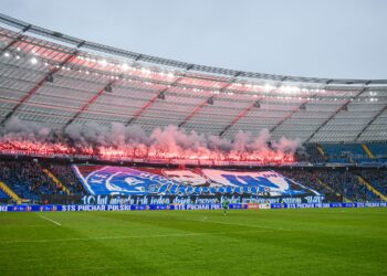 Kibice Ruchu Chorzów podczas meczu I ligi na Stadionie Śląskim