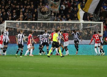 Piłkarze AC Milan i Udinese podczas ligowego meczu Serie A