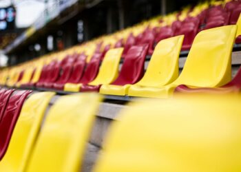Stadion w Kielcach, puste trybuny