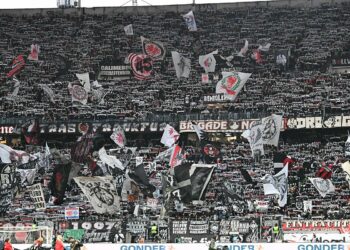 Kibice Eintrachtu Frankfurt podczas meczu