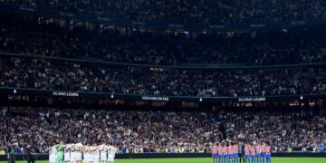 Drużyny Realu Madryt i Atletico Madryt tuż przed meczem