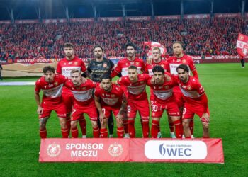 Zawodnicy Widzewa na boisku przed meczem z Górnikiem