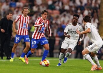 Piłkarze Realu i Atletico podczas derbów Madrytu