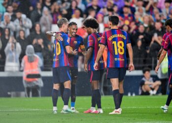 Piłkarze Barcelony w akcji w meczu La Liga