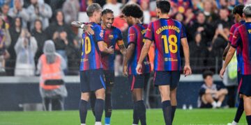 Piłkarze Barcelony w akcji w meczu La Liga