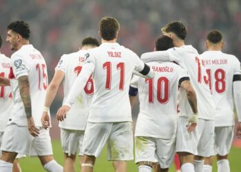 Zawodnicy reprezentacji Turcji przed meczem z Rumunią