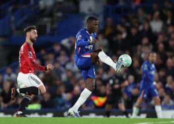 Piłkarze w akcji na meczu Chelsea - Manchester United