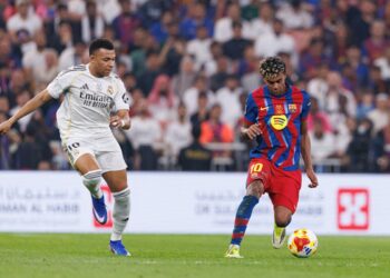 Kylian Mbappe oraz Lamine Yamal podczas El Clasico
