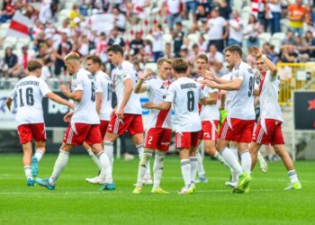 Piłkarze ŁKS-u Łódź po strzeleniu gola w meczu 1 Ligi