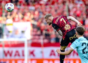 Piłkarze Widzewa i Piasta podczas meczu Ekstraklasy