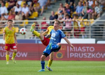 Piłkarz ruchu chorzów w meczu ze Zniczem Pruszków