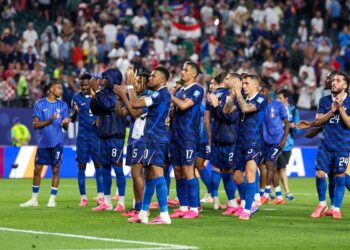 Francuzi celebrują wygraną w meczu MŚ 2026
