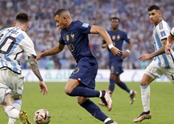 Kylian Mbappe i Lionel Messi walczący o króla strzelców MŚ 2026