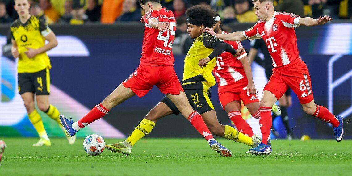Zawodnicy Bayernu i Borussii Dortmund walczą o miejsce w tabeli Bundesligi