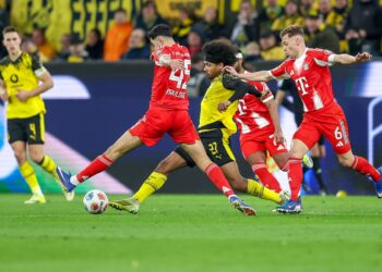 Zawodnicy Bayernu i Borussii Dortmund walczą o miejsce w tabeli Bundesligi