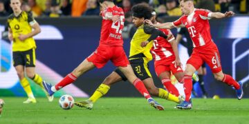 Zawodnicy Bayernu i Borussii Dortmund walczą o miejsce w tabeli Bundesligi