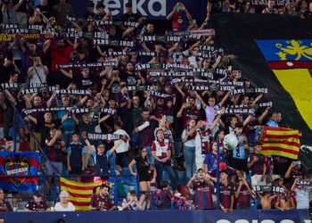 Kibice Levante podczas meczu z Barceloną