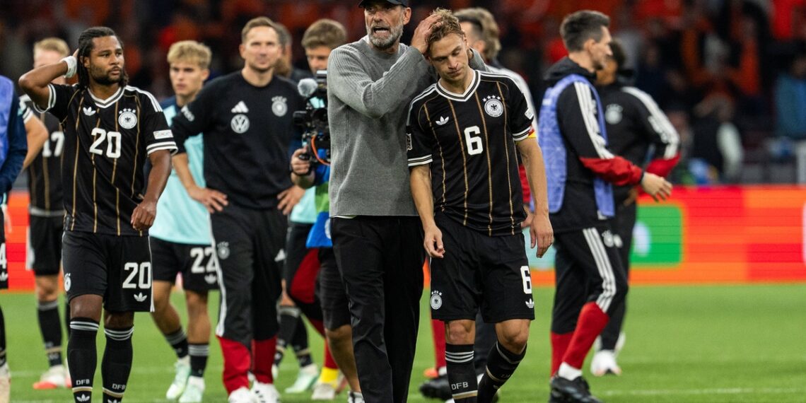 Piłkarze reprezentacji Niemiec i trener Jurgen Klopp.