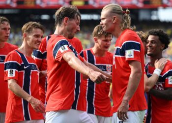 Piłkarze reprezentacji Norwegii celebrują gola