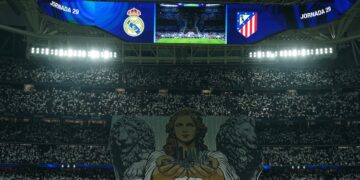 Kibice Realu Madryt podczas derbów z Atletico